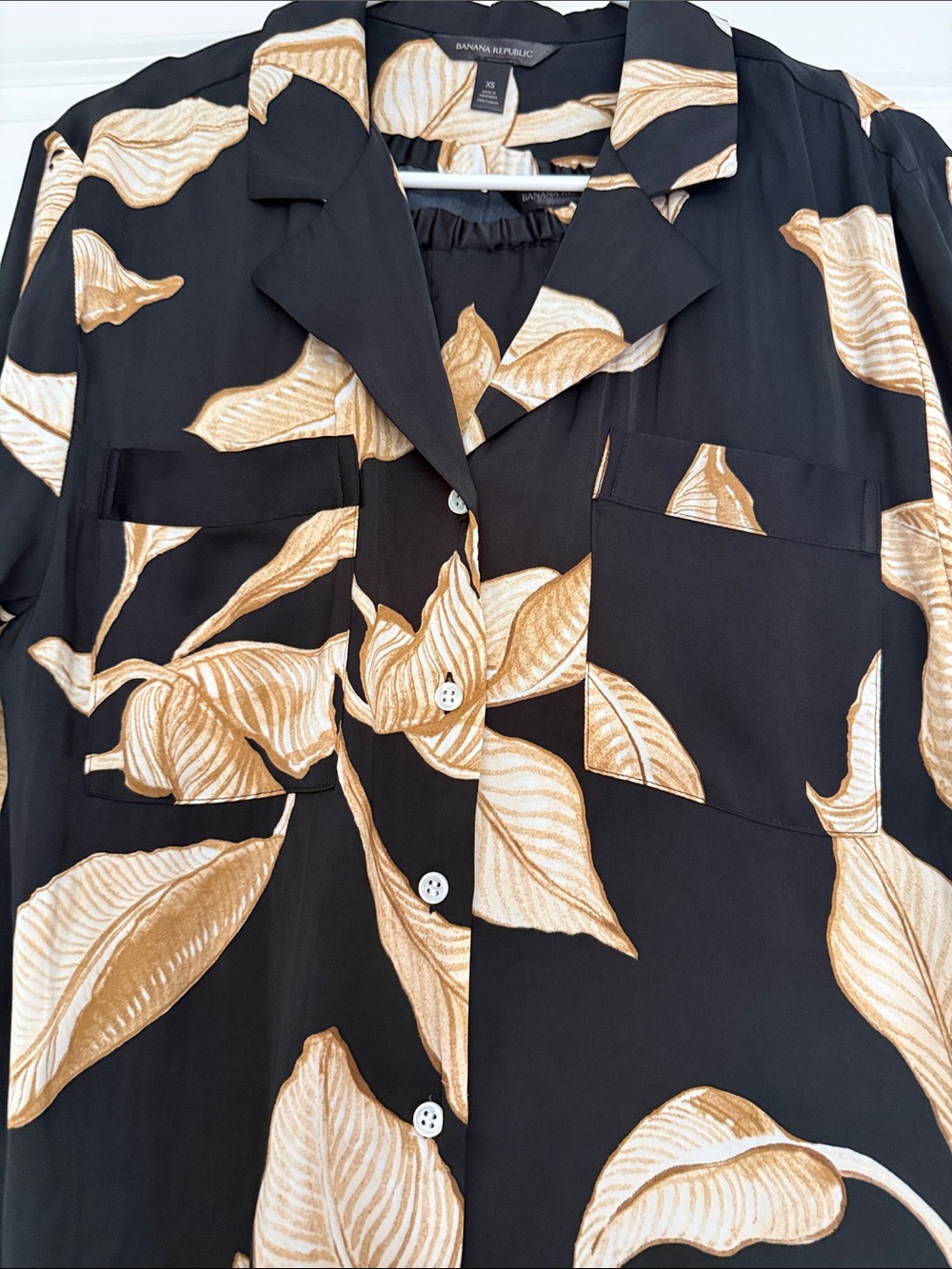 Banana Republic Black and Beige Leaf-Print Wide-Leg 2 piece Set - Picture 3 of 8